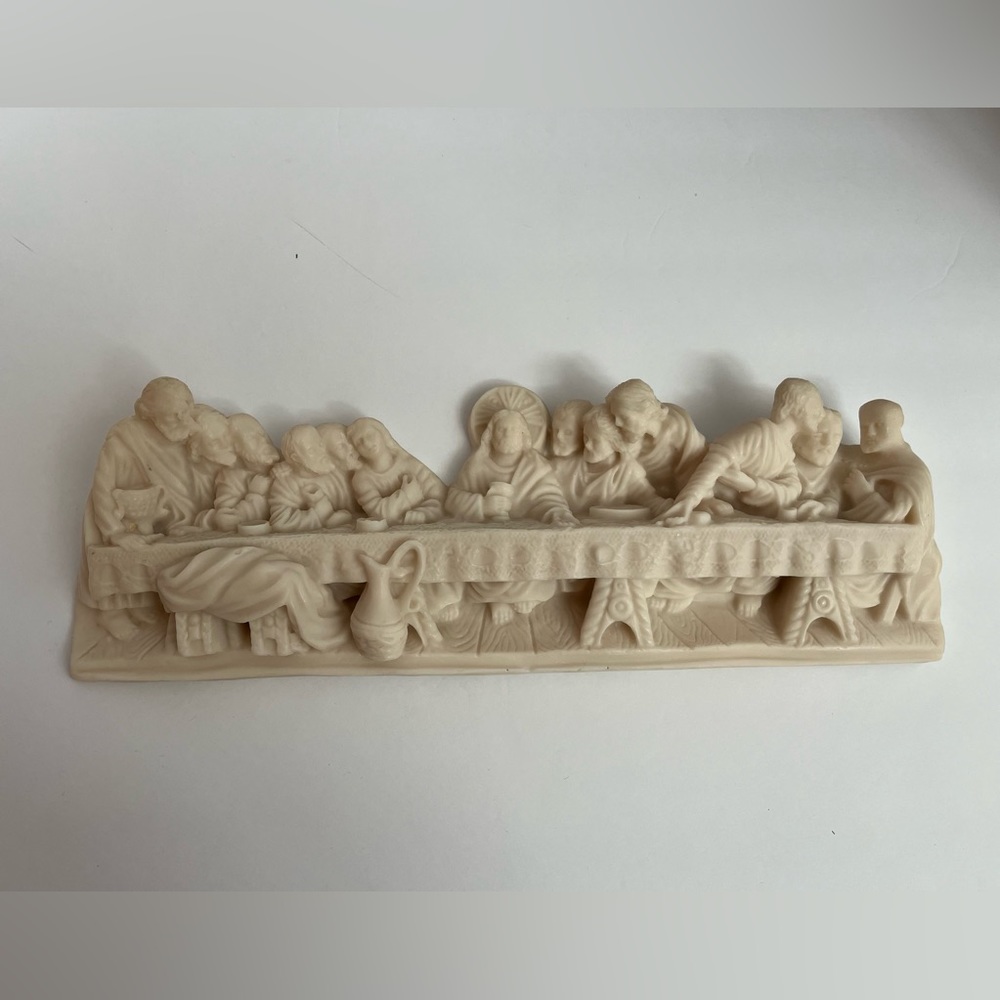 JESUS WITH THE APOSTLES AT THE LAST SUPPER